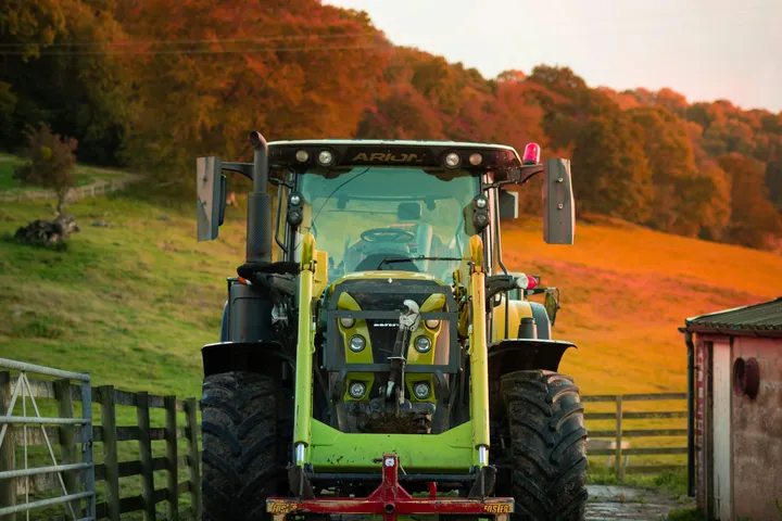Reciclaje de vehículos, tractores y maquinaria agrícola en Galicia: seguridad, sostenibilidad y ahorro